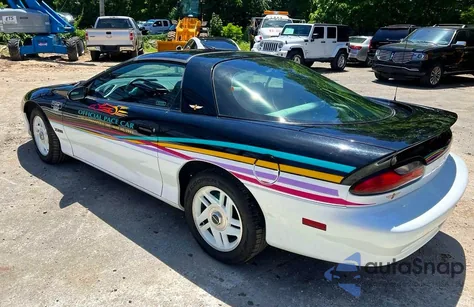 1993 Chevrolet Camaro Z28 z USA, uszkodzony, nr VIN 2G1FP22P3P2106343